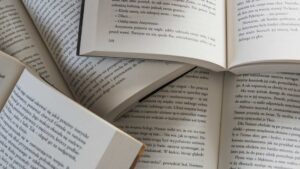 Livres ouvert en papier