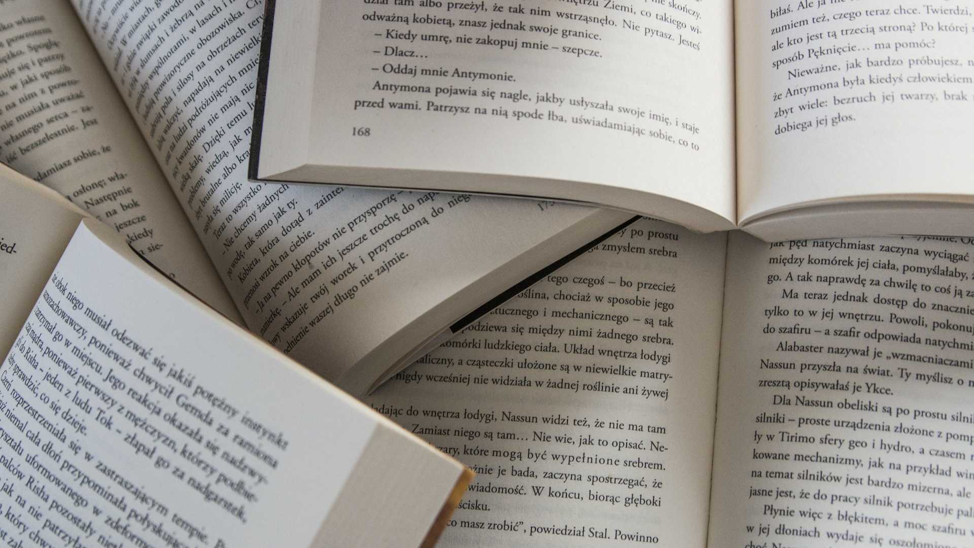 Livres ouvert en papier