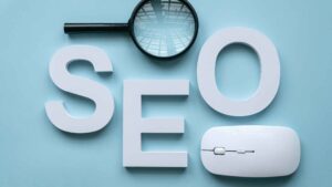 SEO écrit en lettre blanche sur un fond bleu